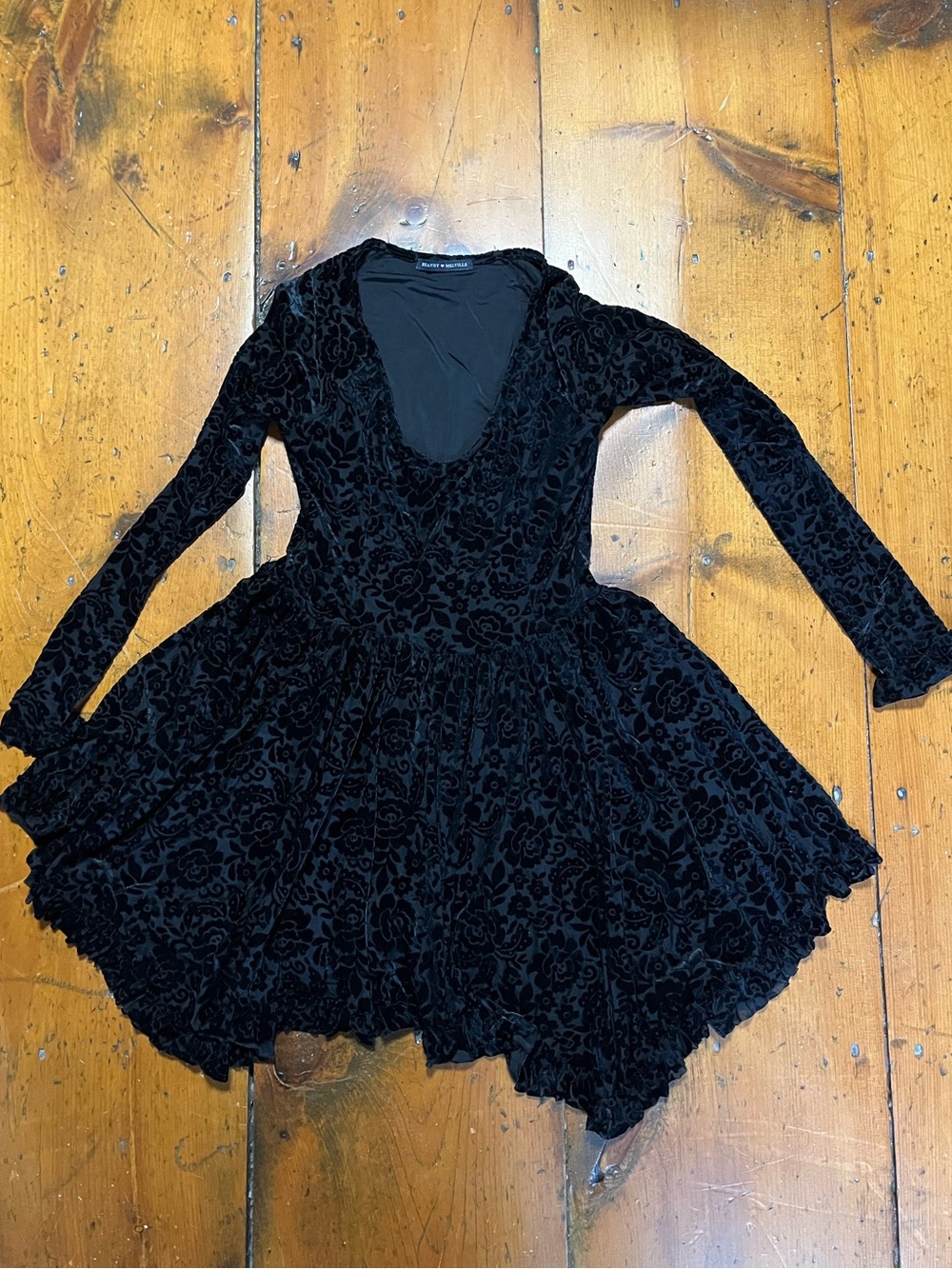 Brandy Melville RYLEE black velvet velour long sleeve dress tunic floral pattern